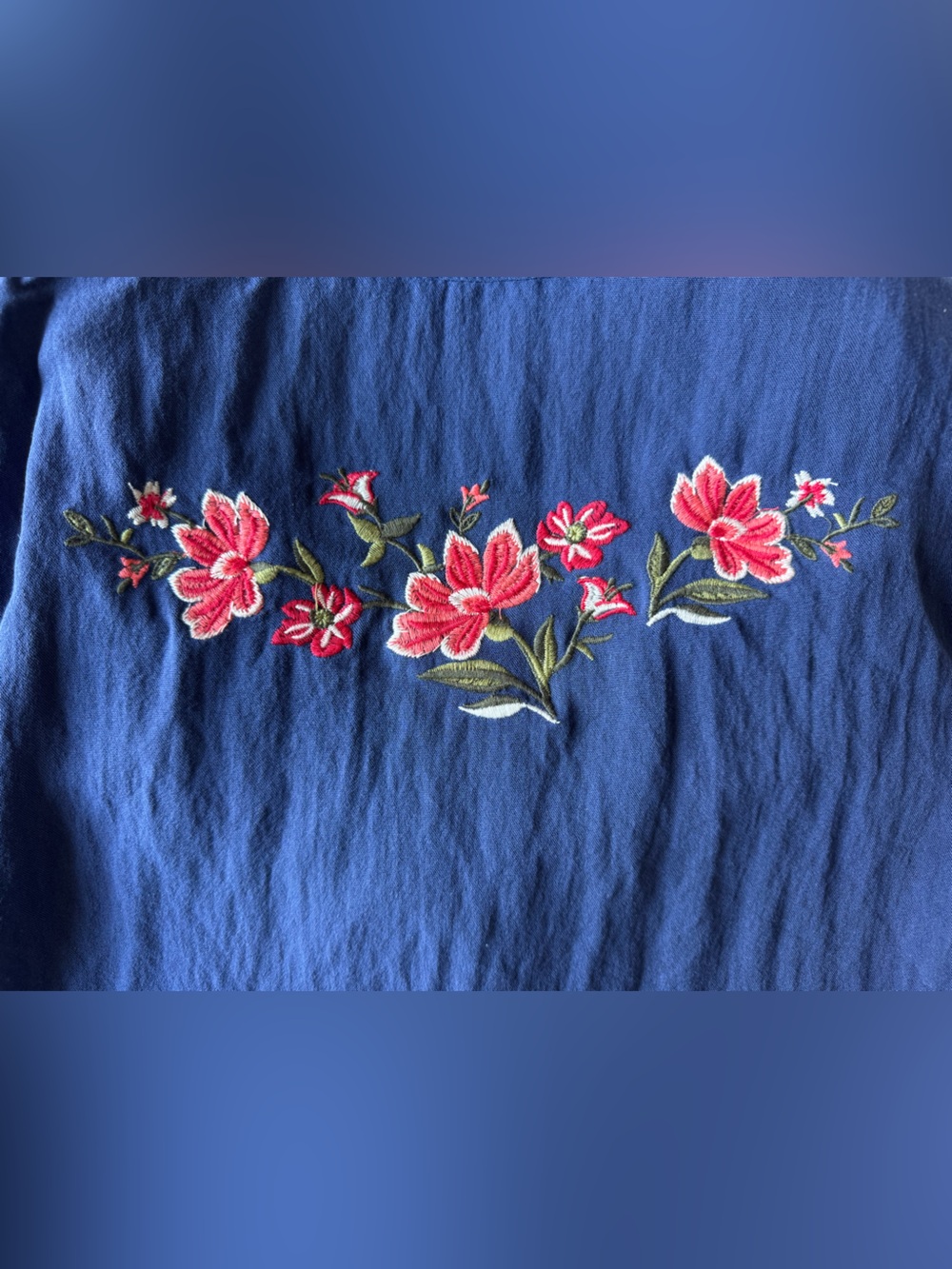 Embroidered button down crop - Picture 3 of 5